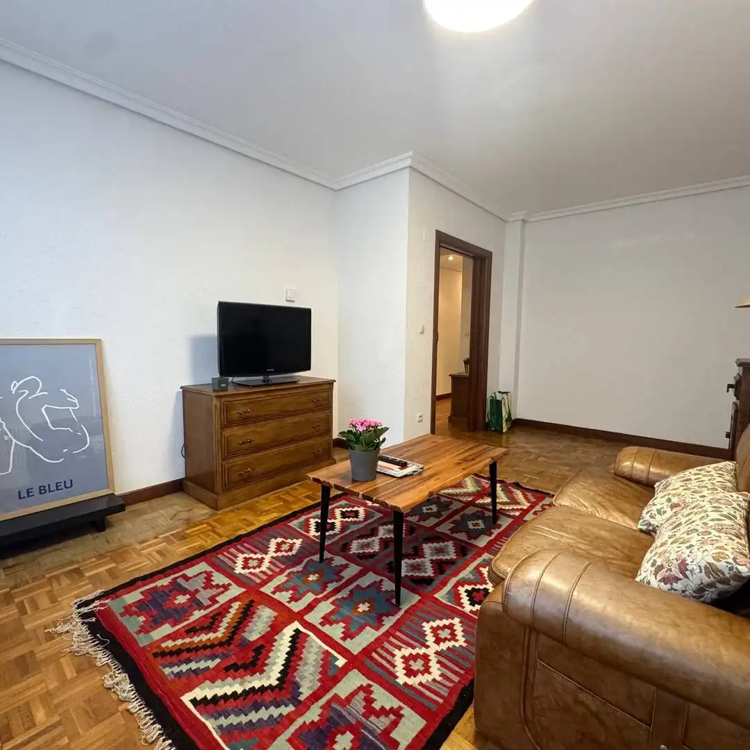 Sala d'estar de Pis en venda en Irura amb Calefacció i Moblat