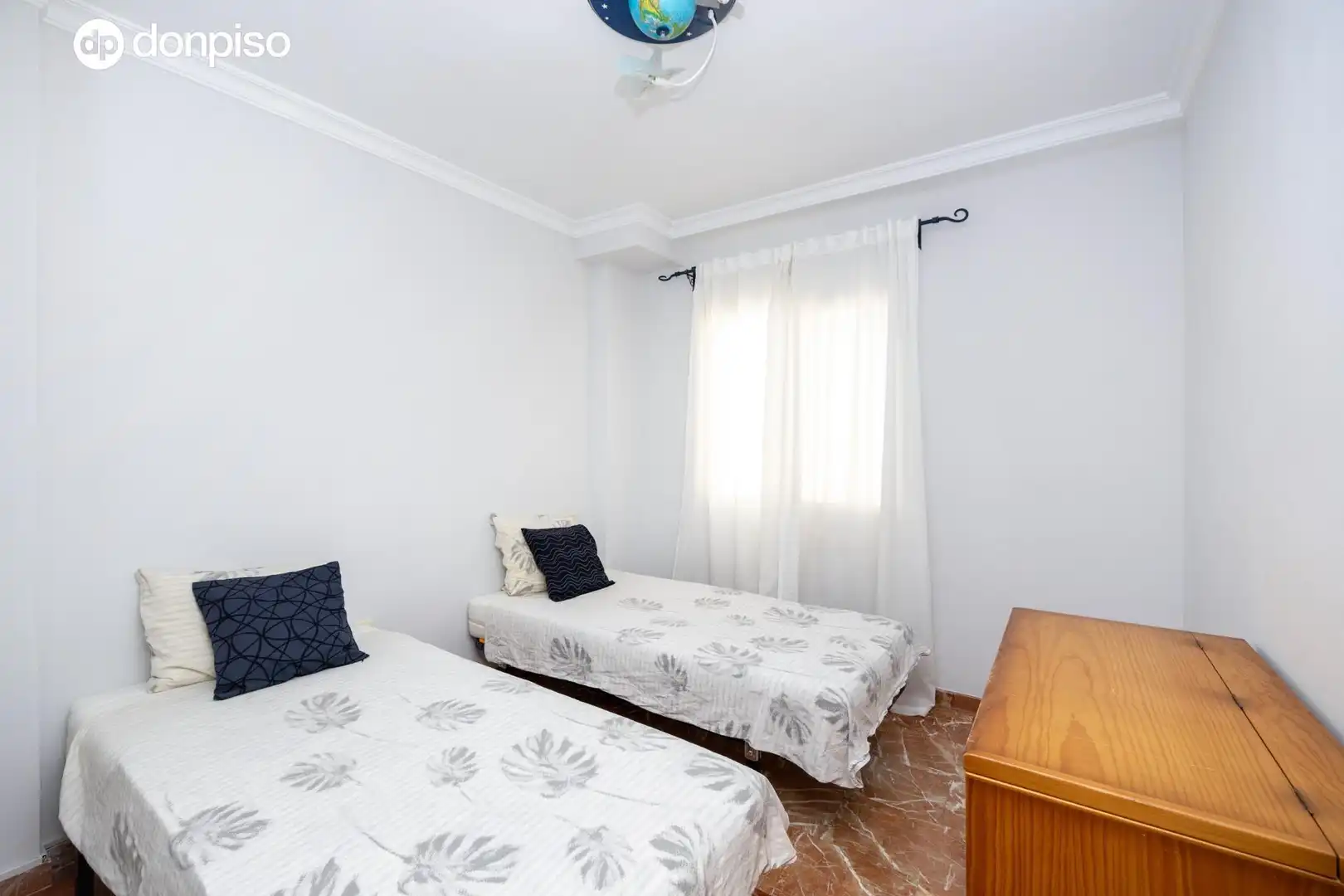 Casa aparellada amb terrassa en venda a MARIA PINET 10, imagen 31