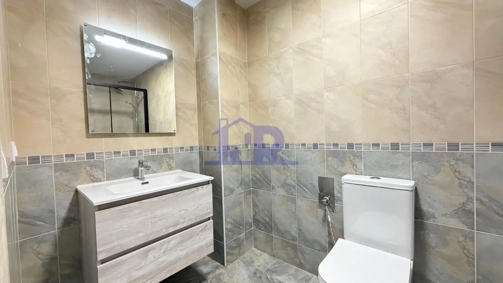 Baño de Piso en venta en Arcas del Villar con Calefacción y Trastero