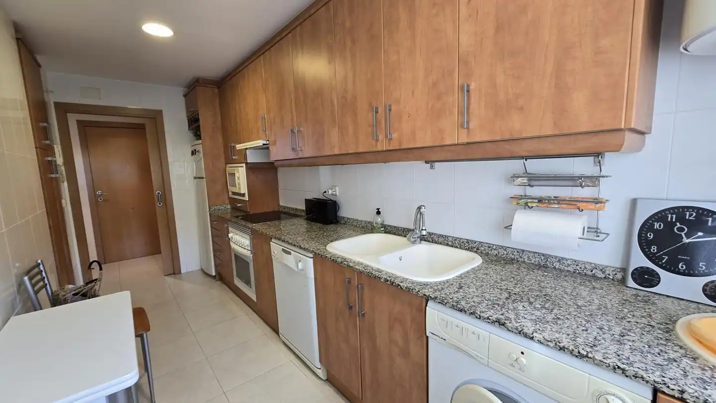 Cocina de Apartamento de alquiler en Gandia con Terraza, Amueblado y Piscina comunitaria