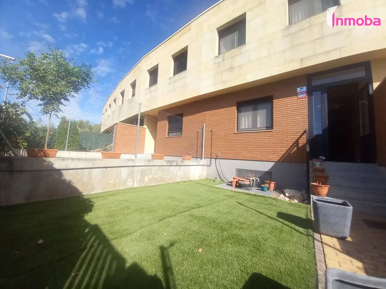 Vista exterior de Casa o xalet en venda en Aranda de Duero amb Calefacció, Jardí privat i Parquet