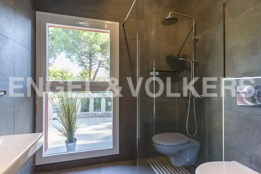 Bany de Casa o xalet en venda en Collado Villalba amb Aire condicionat, Calefacció i Jardí privat