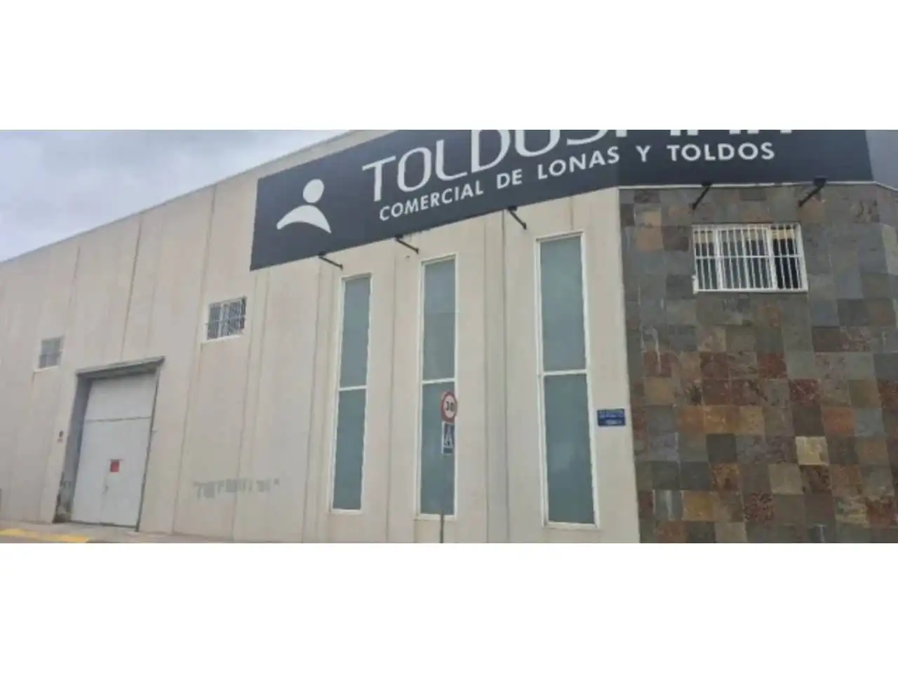 Vista exterior de Nave industrial de alquiler en Beniflá