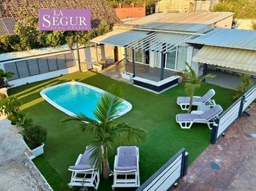Chalet con piscina en venta en Conil