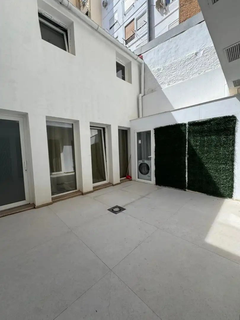 Vista exterior de Estudio de alquiler en Valencia con Aire acondicionado, Parquet y Amueblado