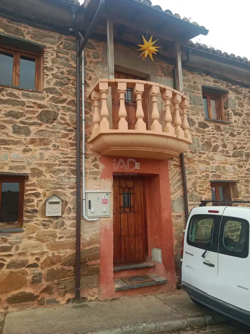 Exterior view of Houses for sale in Alija del Infantado  with Heating and Terrace