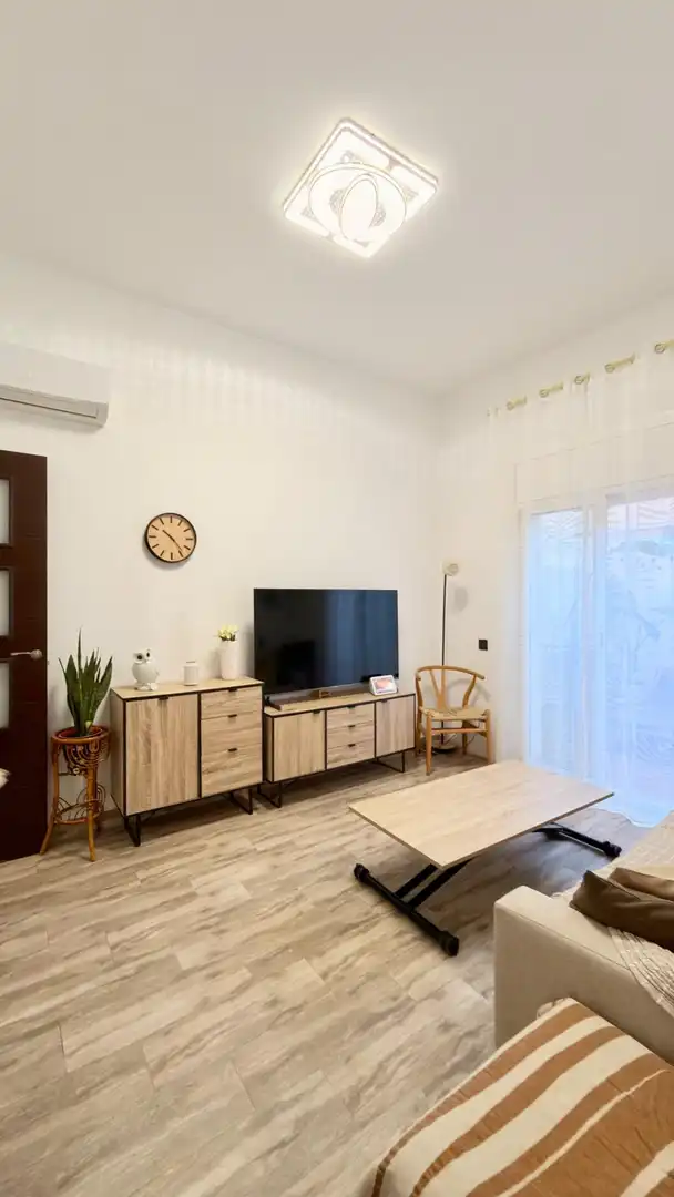 Sala d'estar de Planta baixa en venda en Cornellà de Llobregat amb Aire condicionat i Terrassa
