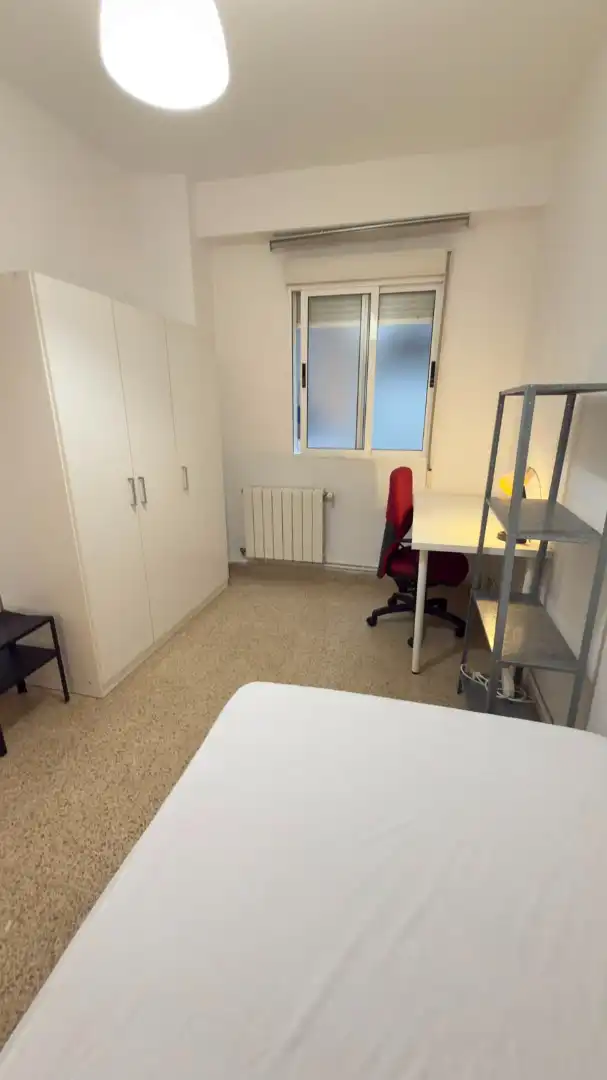 Habitación de Piso de alquiler en Granada con Aire acondicionado, Amueblado y Lavadora