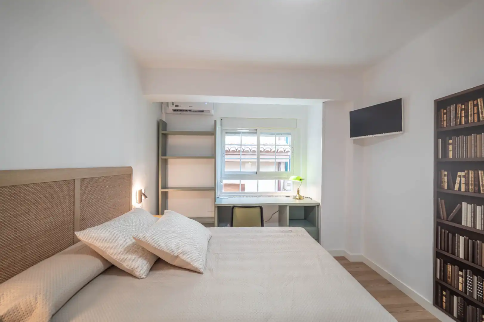 Bedroom of Flat for rent in Granada  with Air Conditioner, Heating and Furnished