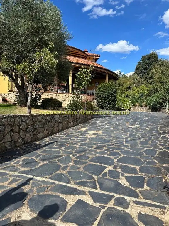 Vista exterior de Casa o xalet en venda en Sequeros amb Calefacció, Jardí privat i Terrassa
