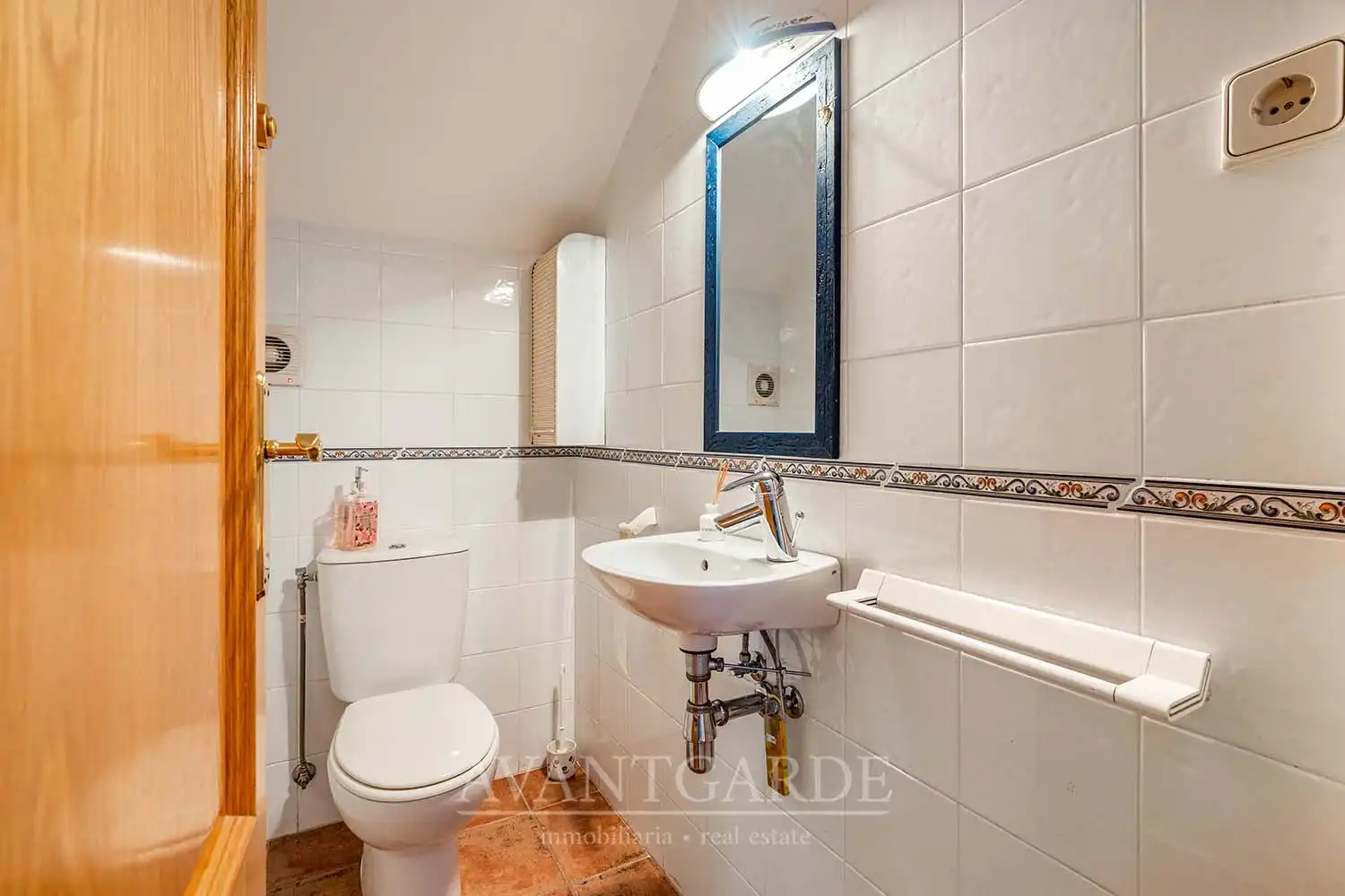 Bany de Casa o xalet en venda en Pallejà amb Aire condicionat, Calefacció i Jardí privat