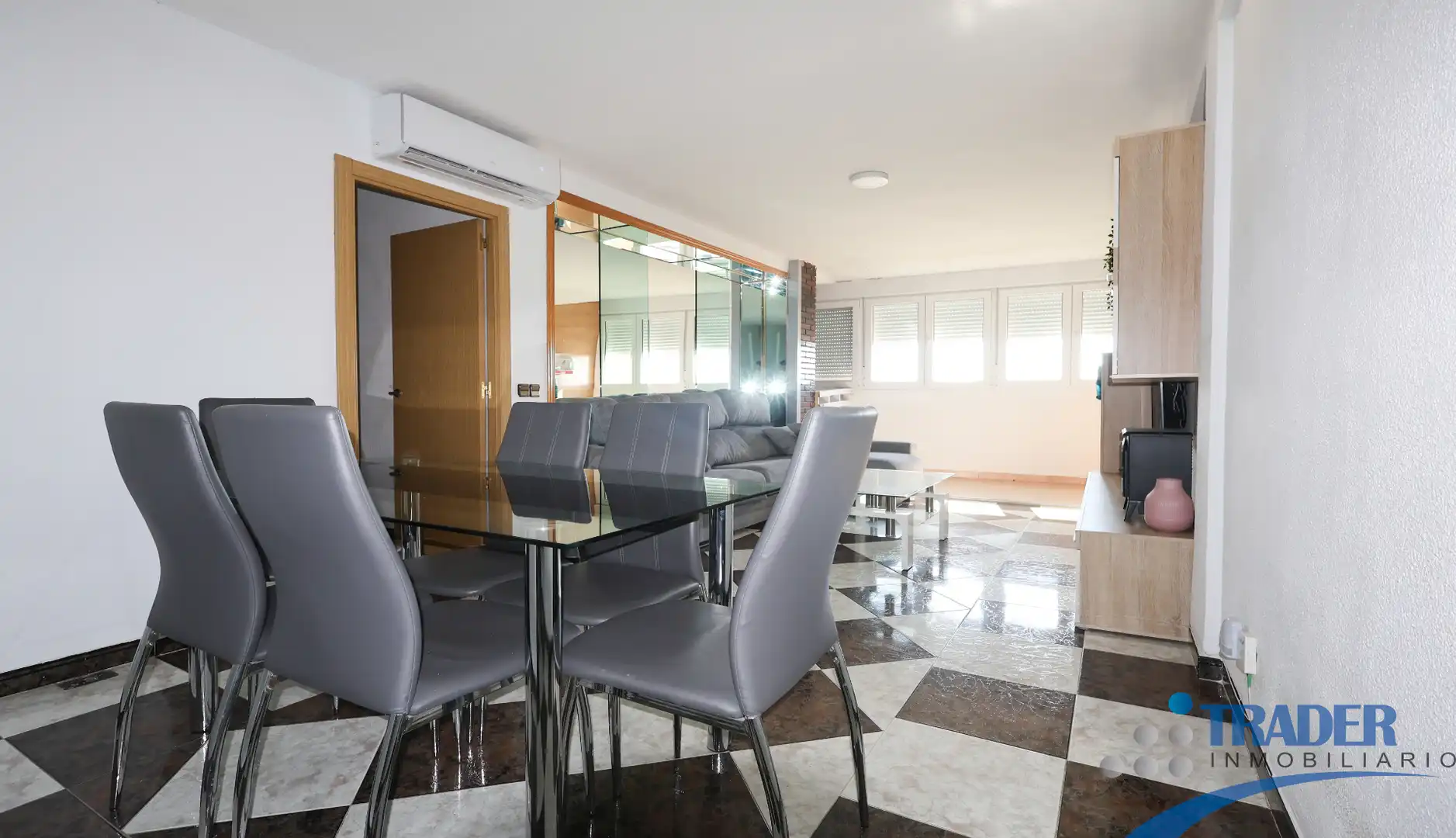Comedor de Piso en venta en Fuenlabrada con Jardín privado, Terraza y Balcón