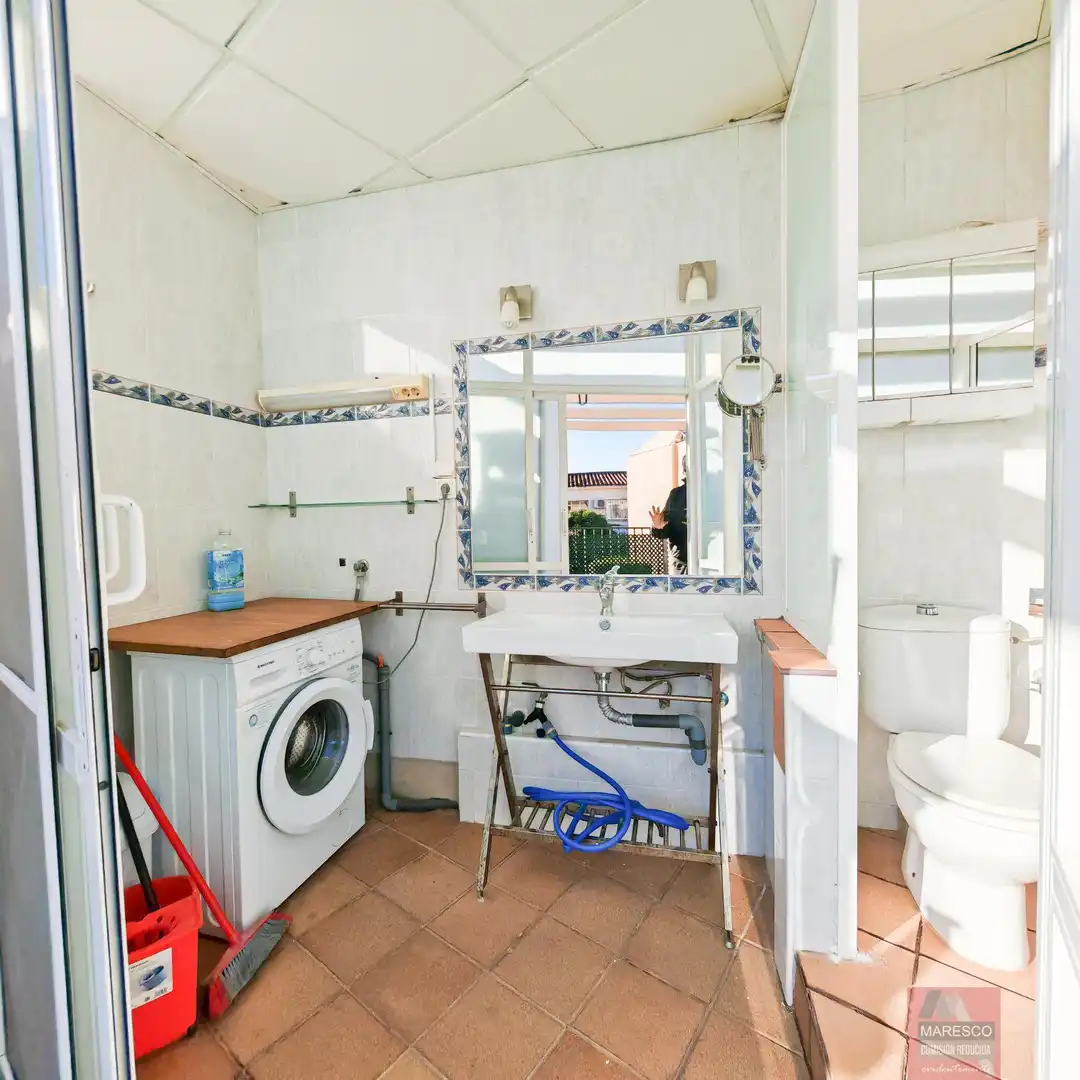 Bathroom of Attic for sale in Fuengirola  with Air Conditioner, Terrace and Community pool