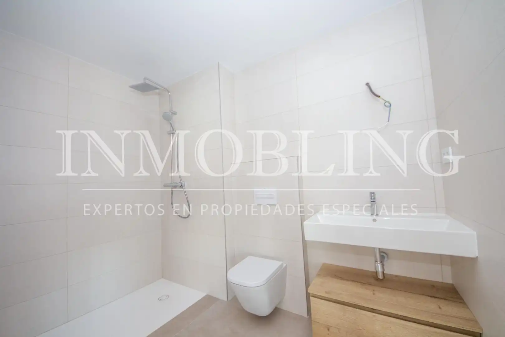 Badezimmer von Büro zum Verkauf in Mataró