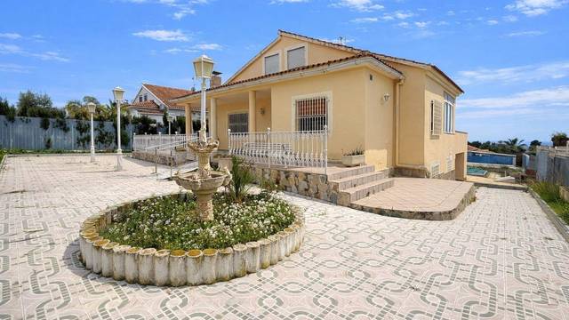 Casa-chalet en Venta en Calle Rio Benamor en La Alcayna