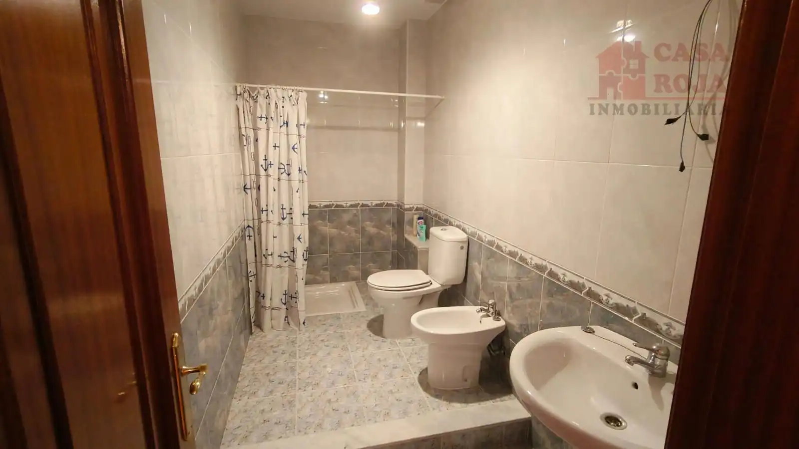 Bany de Casa o xalet en venda en Cangas  amb Calefacció, Terrassa i Moblat