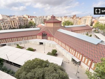 Appartamento con balcone in affitto a Eixample