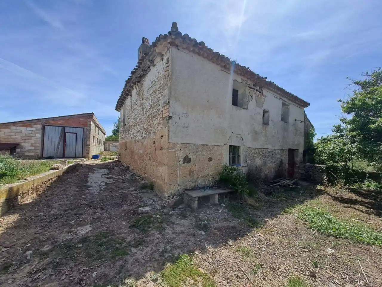 Vista exterior de Casa o xalet en venda en Revillarruz amb Jardí privat i Terrassa