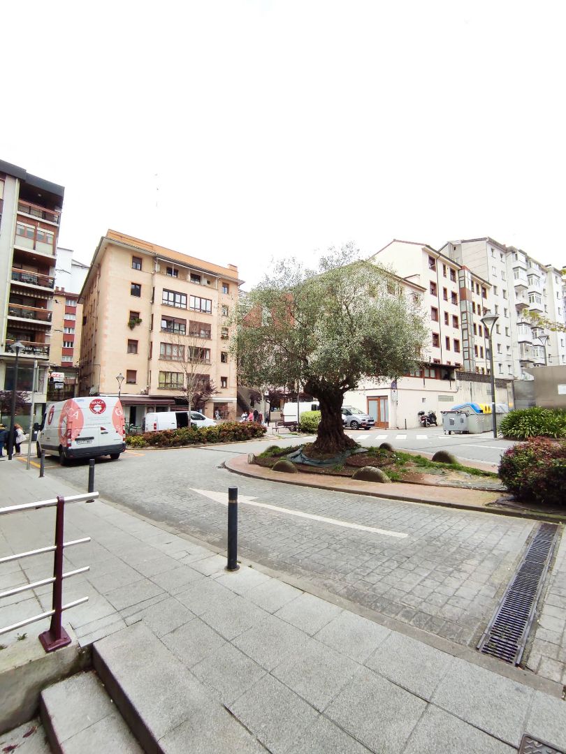 Vista exterior de Piso en venta en Ermua con Calefacción, Horno y Lavadora