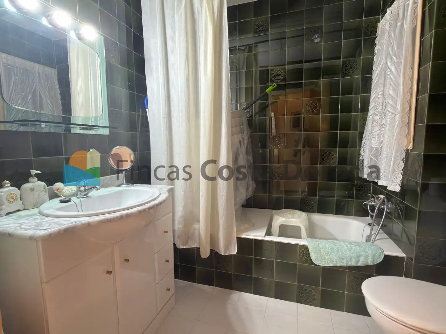 Badezimmer von Wohnung zum Verkauf in Cubelles mit Klimaanlage, Terrasse und Möbliert