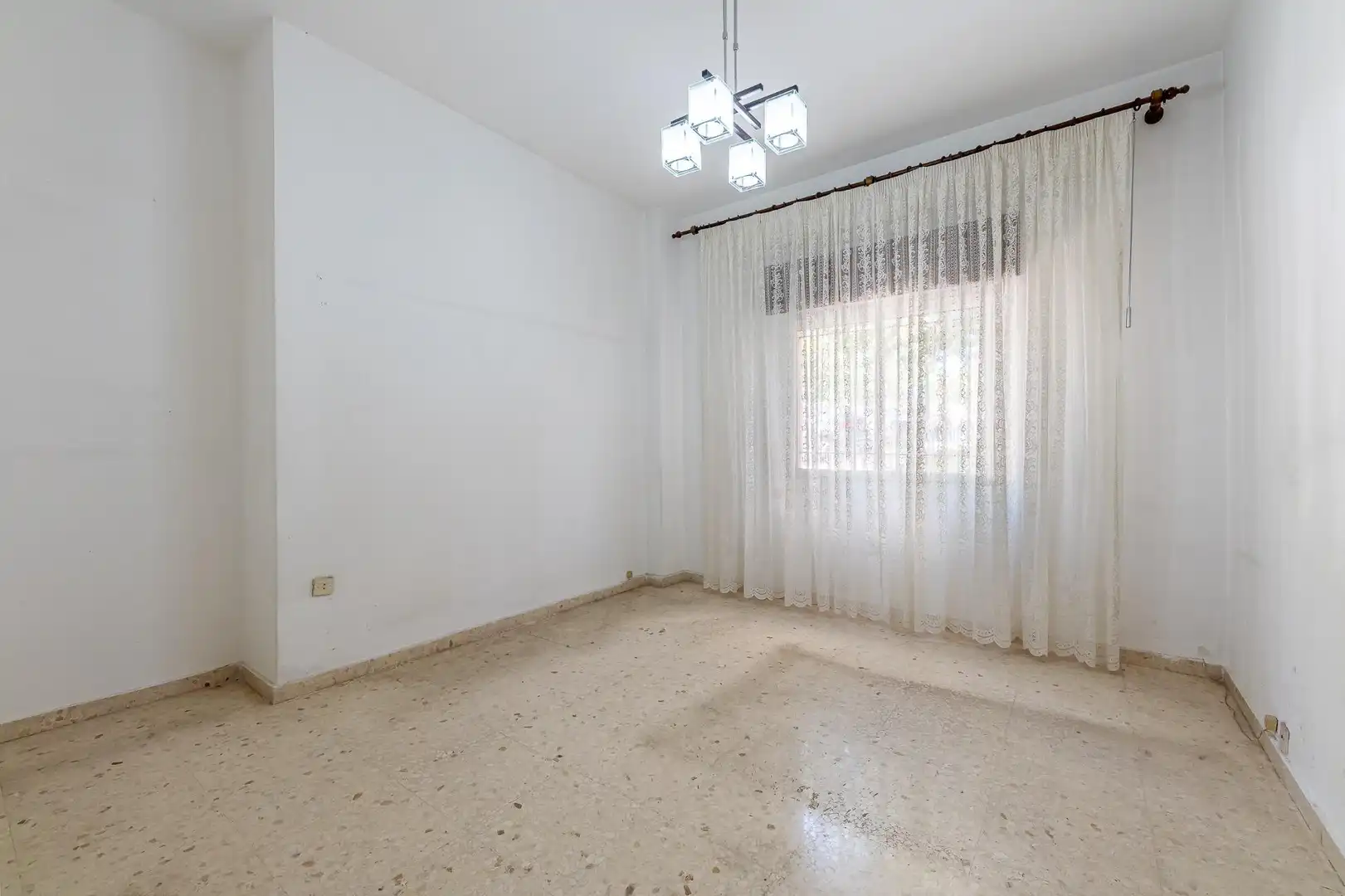 Dormitori de Planta baixa en venda en Málaga amb Jardí privat