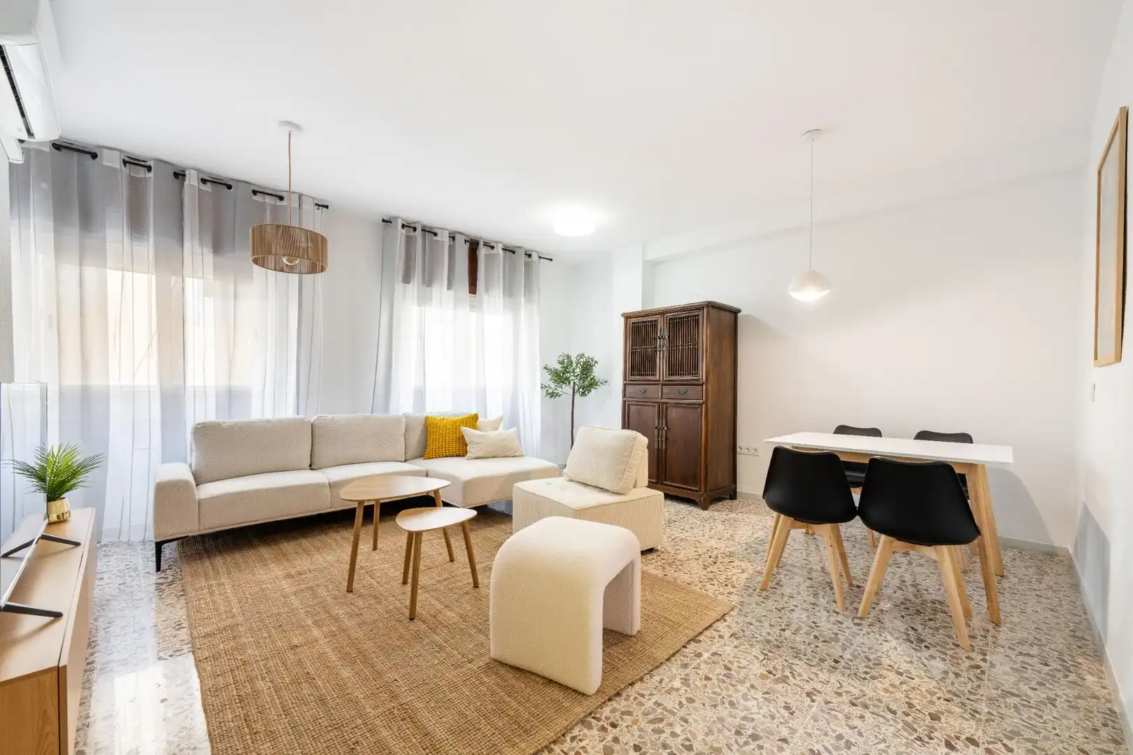 Flat with lift to rent in Calle MALDONADO ENTRENA 4