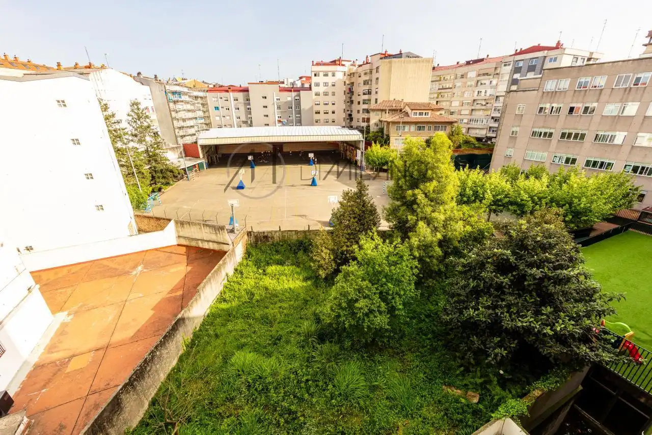 Aparcament de Pis en venda en Vigo  amb Calefacció, Parquet i Terrassa