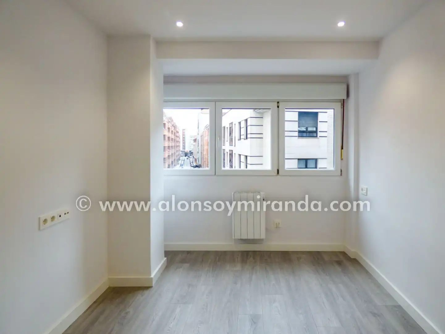 Schlafzimmer von Wohnung zur Miete in Gijón  mit Heizung und Abstellraum