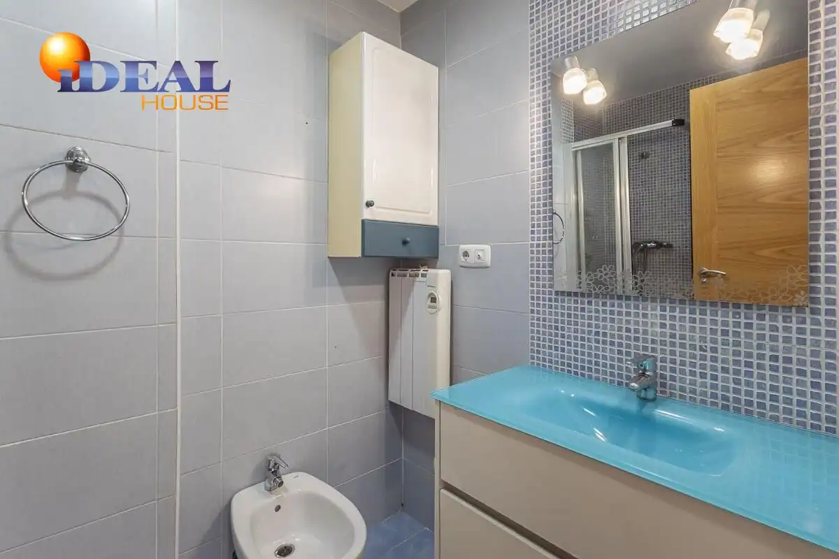 Bathroom of Flat for sale in Armilla  with Air Conditioner, Heating and Balcony