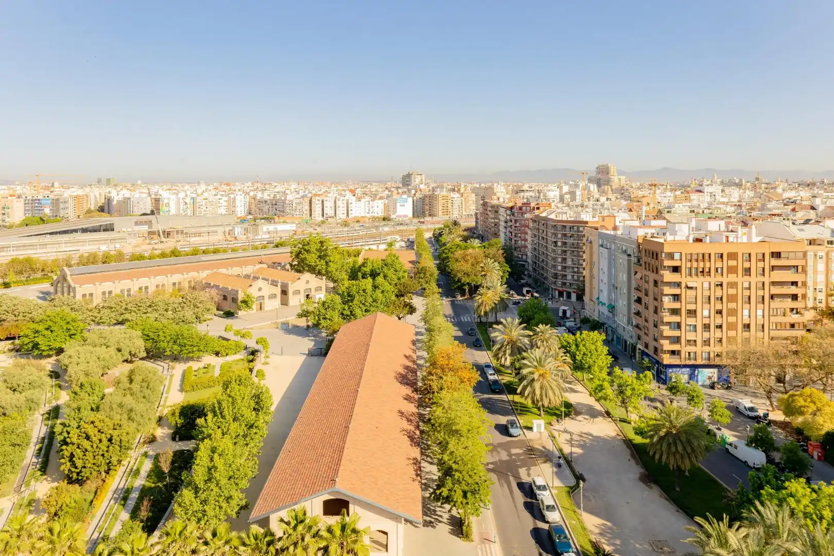 Außenansicht von Wohnung zur Miete in Valencia mit Klimaanlage, Heizung und Privatgarten