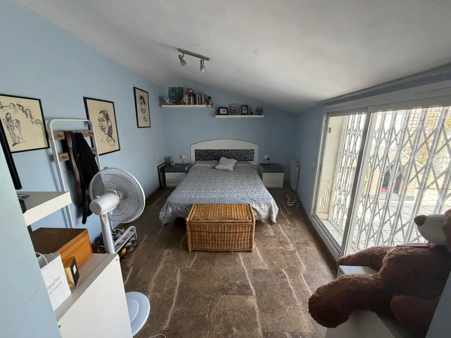 Schlafzimmer von Dachboden zum Verkauf in Badalona mit Klimaanlage, Heizung und Terrasse