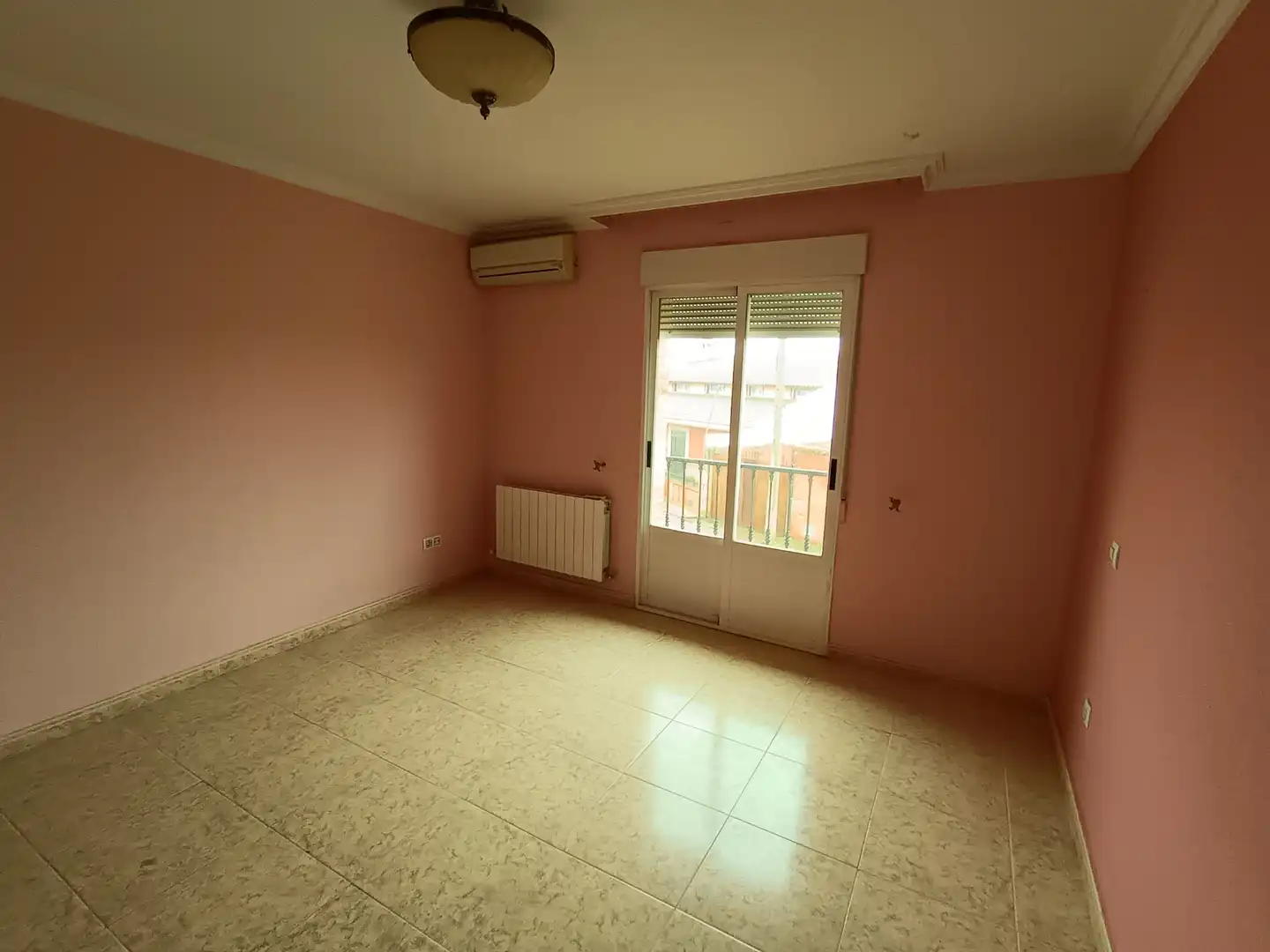 Schlafzimmer von Einfamilien-Reihenhaus zum Verkauf in Alcolea de Calatrava mit Klimaanlage, Heizung und Terrasse