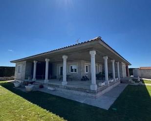 Vista exterior de Casa o xalet en venda en Calvarrasa de Arriba amb Calefacció, Jardí privat i Terrassa