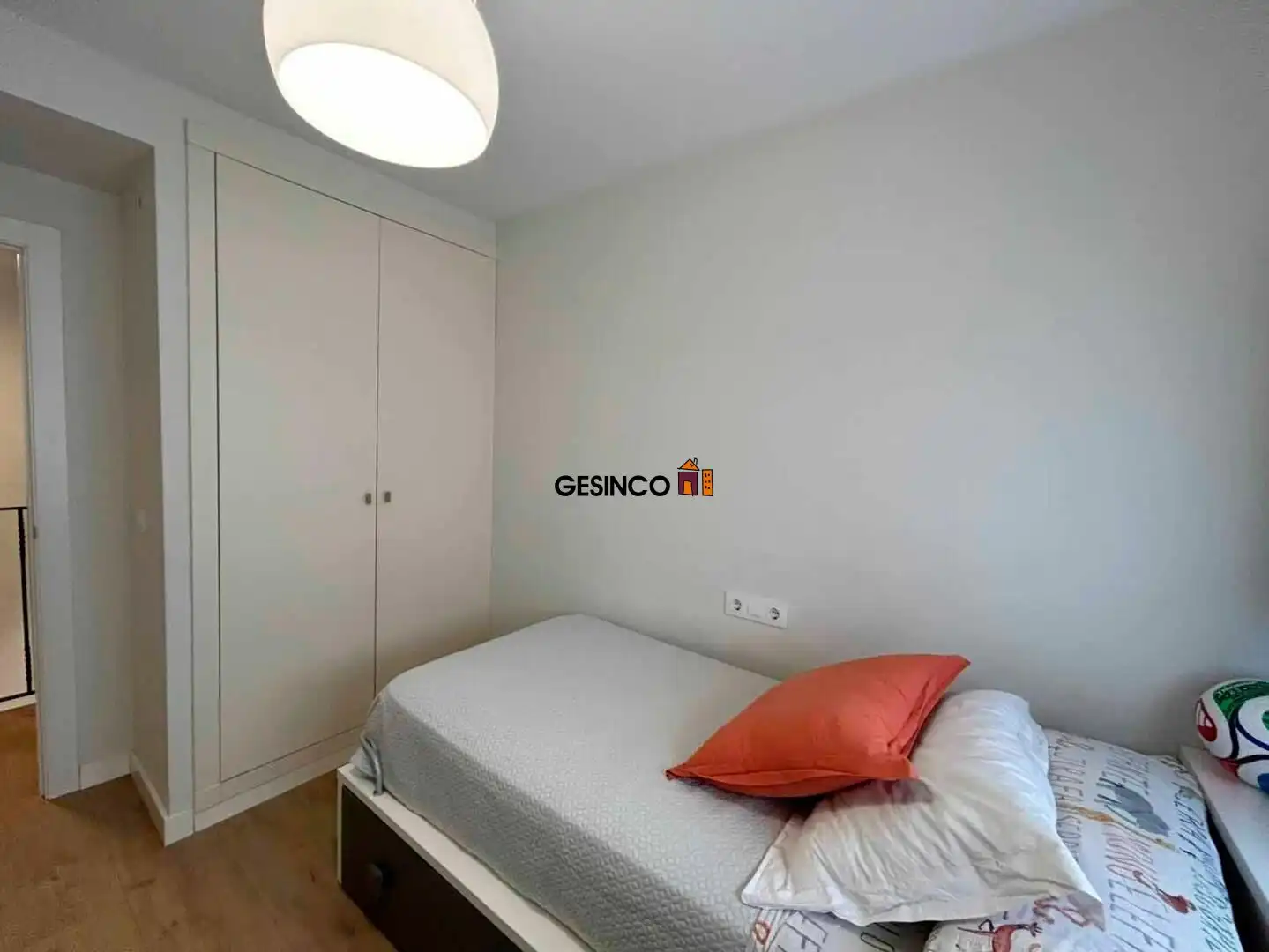 Habitación de Casa adosada en venta en Manuel con Aire acondicionado, Calefacción y Trastero
