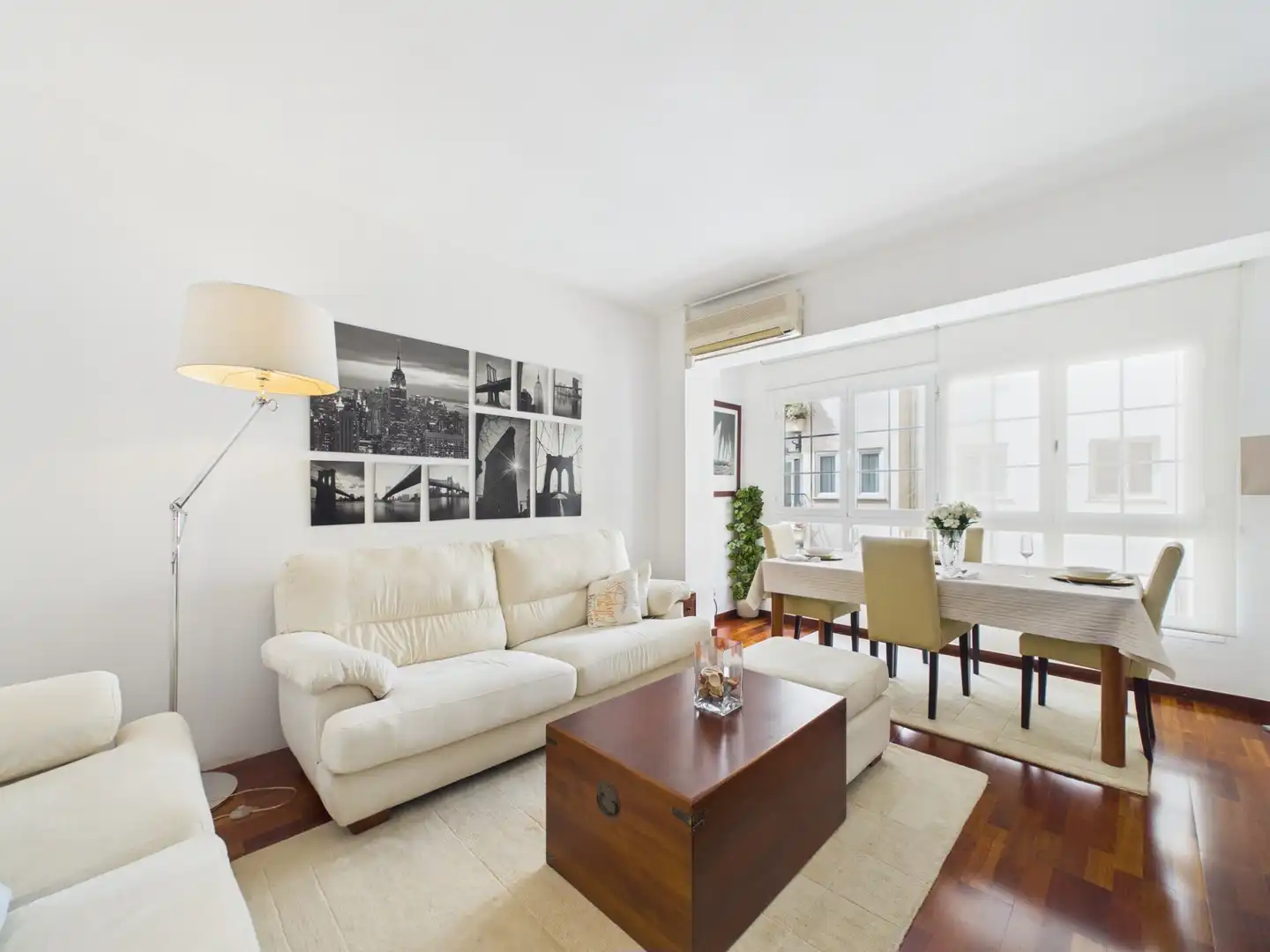 Sala d'estar de Apartament de lloguer en  Palma de Mallorca amb Aire condicionat, Moblat i Balcó