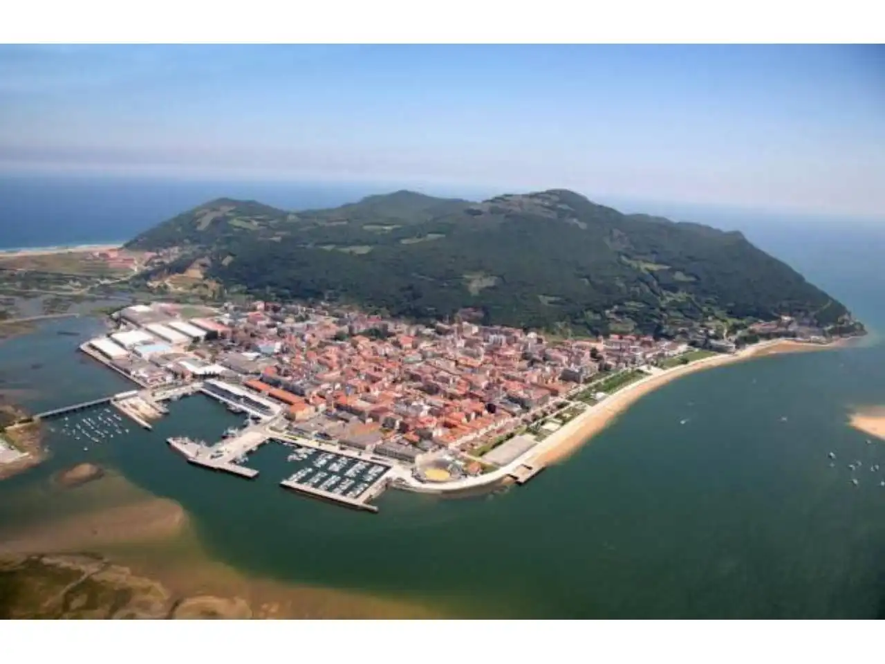 Vista exterior de Apartamento en venta en Santoña con Amueblado