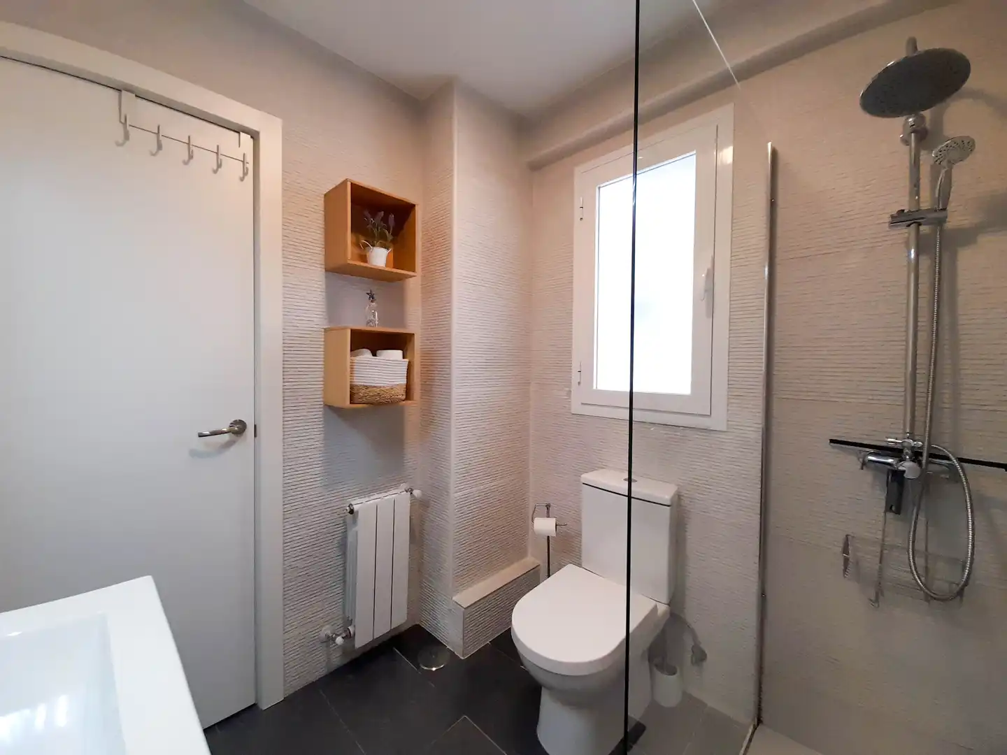 Bathroom of Flat for rent in Madrid  with Heating, Furnished and Oven