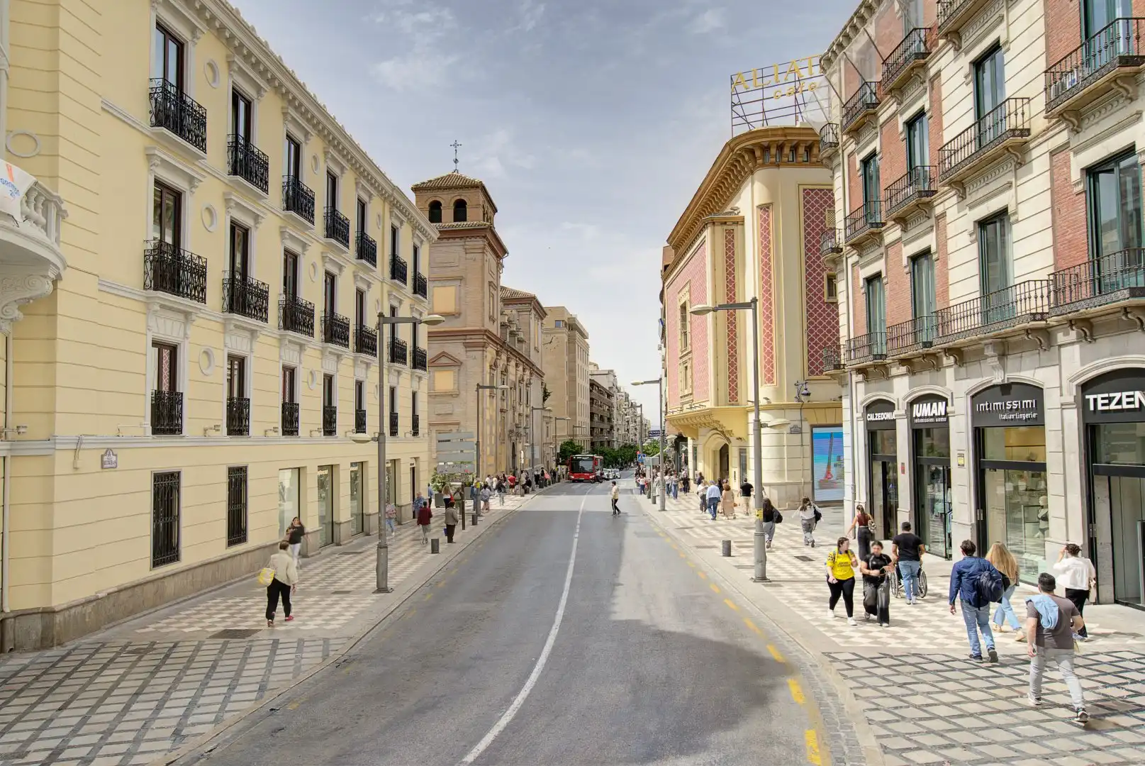 Vista exterior de Piso en venta en Granada con Aire acondicionado, Calefacción y Terraza