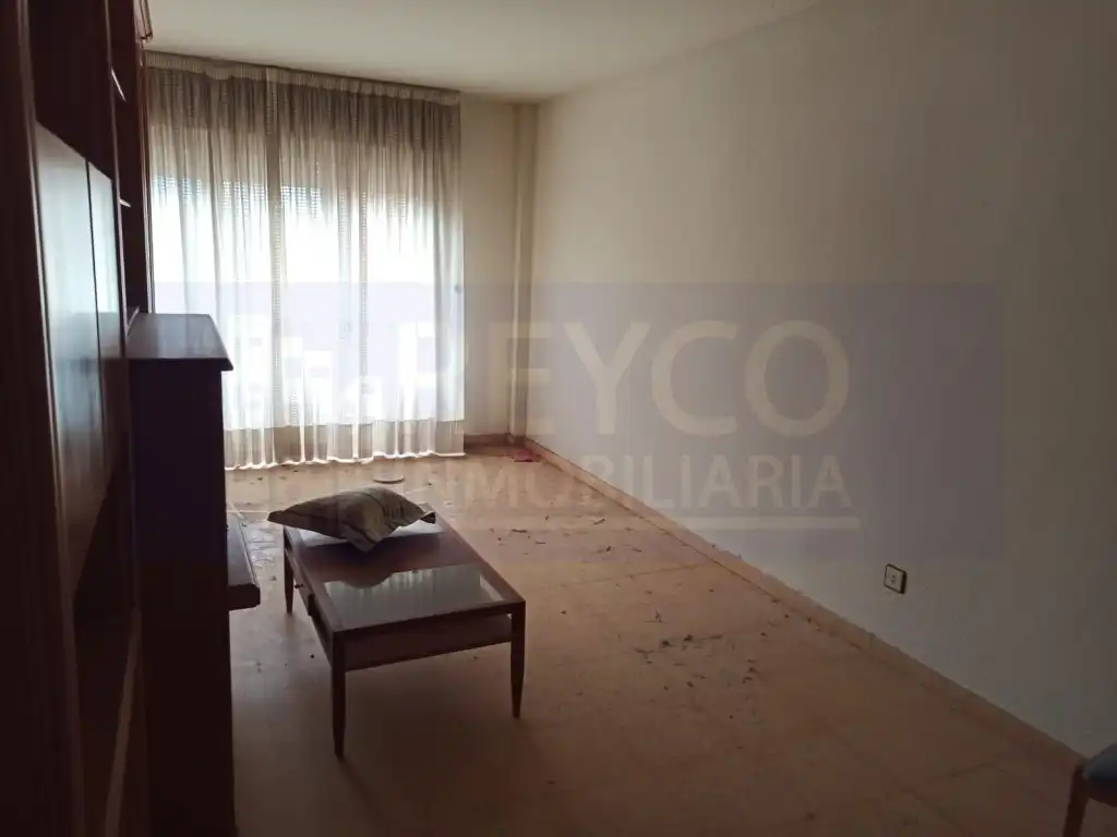 Sala d'estar de Pis en venda en Baños de Río Tobía amb Terrassa