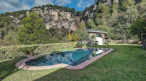 Chalet de 400 m2  con piscina desbordante y vistas panoramicas.