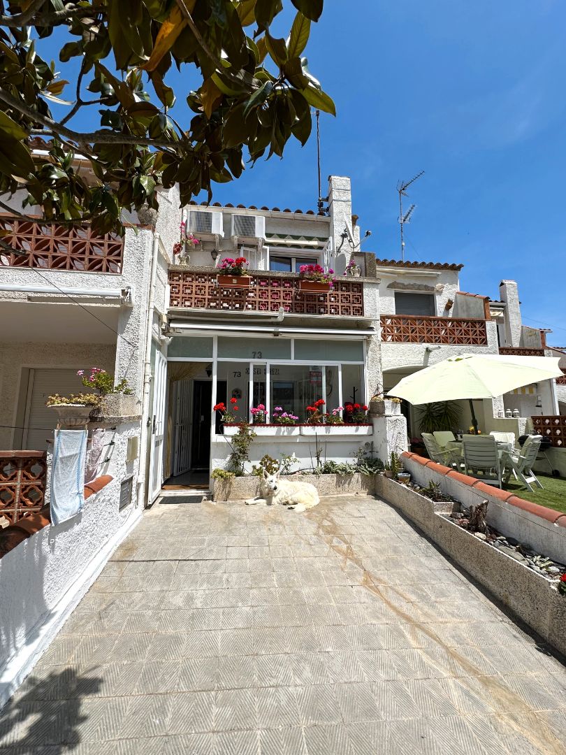 Garden of Single-family semi-detached for sale in Roses  with Air Conditioner, Terrace and Storage room