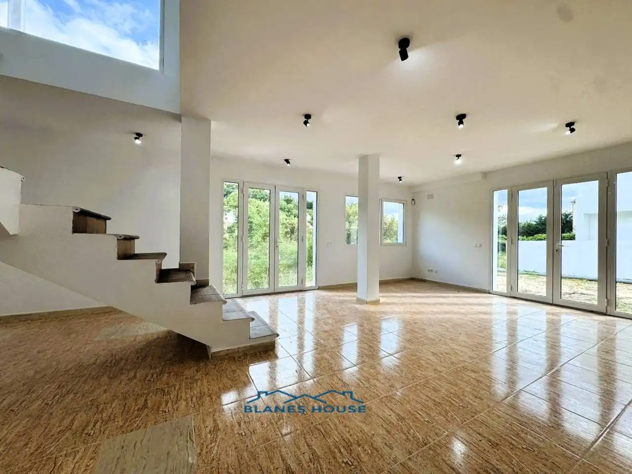 Sala d'estar de Casa o xalet en venda en Maçanet de la Selva amb Jardí privat, Terrassa i Alarma