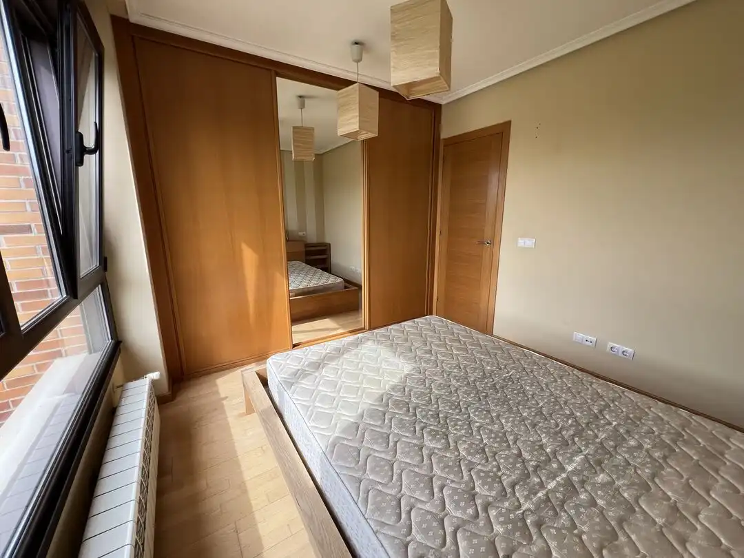 Dormitori de Pis en venda en Siero amb Calefacció, Jardí privat i Parquet