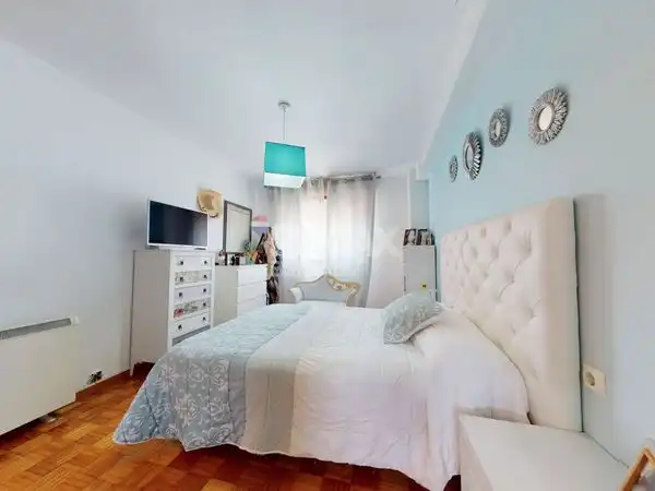 Habitación de Piso en venta en Vigo  con Calefacción, Parquet y Trastero