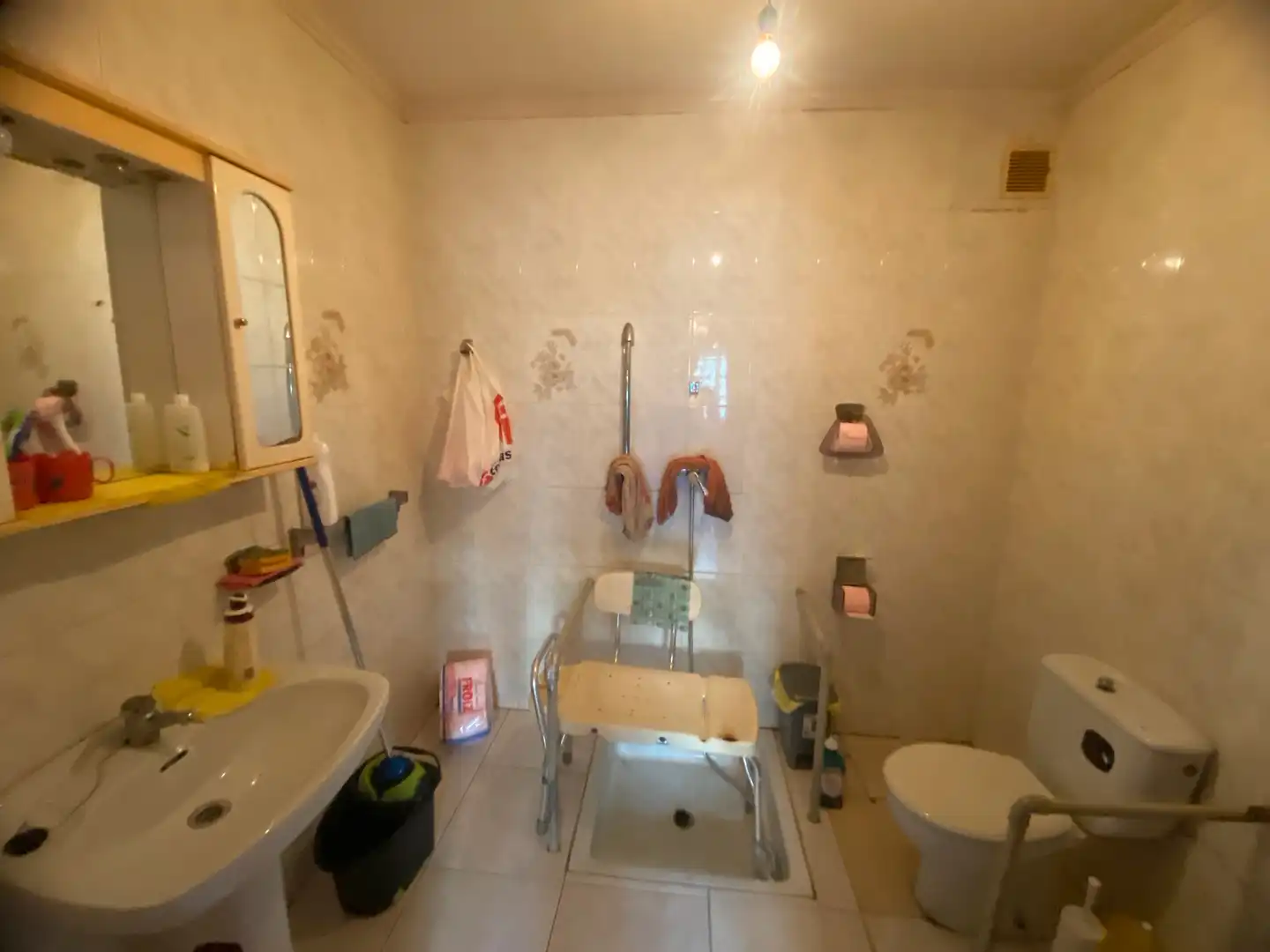 Baño de Casa adosada en venta en Vilagarcía de Arousa con Terraza, Trastero y Amueblado