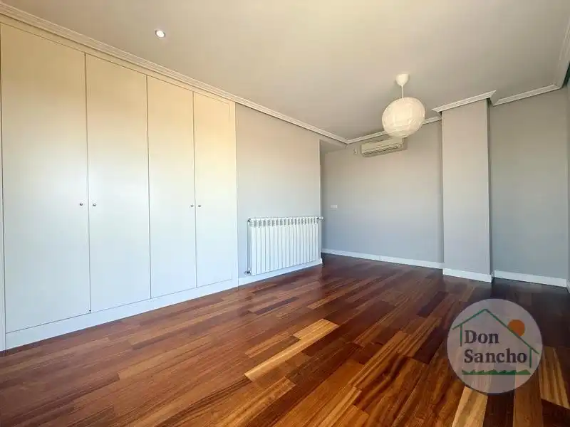 Bedroom of Attic for sale in Valladolid  with Air Conditioner, Heating and Terrace