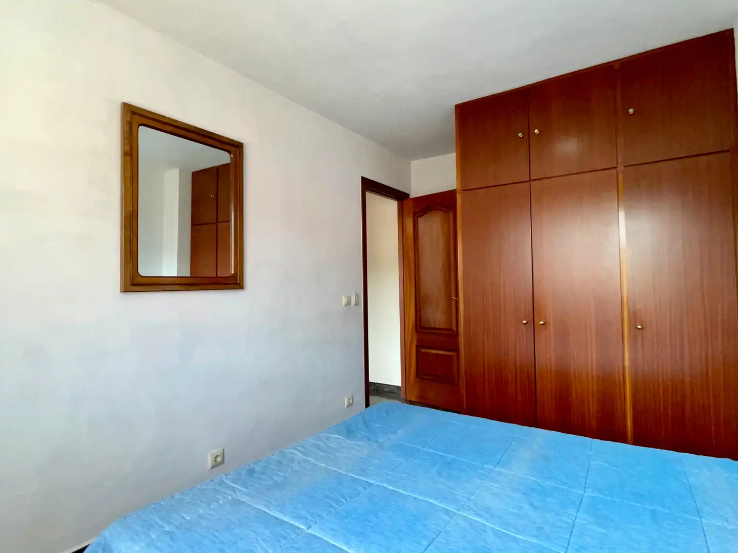 Schlafzimmer von Einfamilien-Reihenhaus zum Verkauf in Sant Vicenç de Montalt mit Klimaanlage, Heizung und Privatgarten