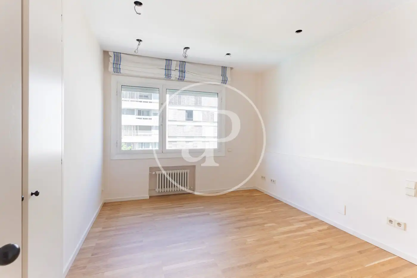 Flat for rent in Barcelona  with Air Conditioner, Heating and Private garden