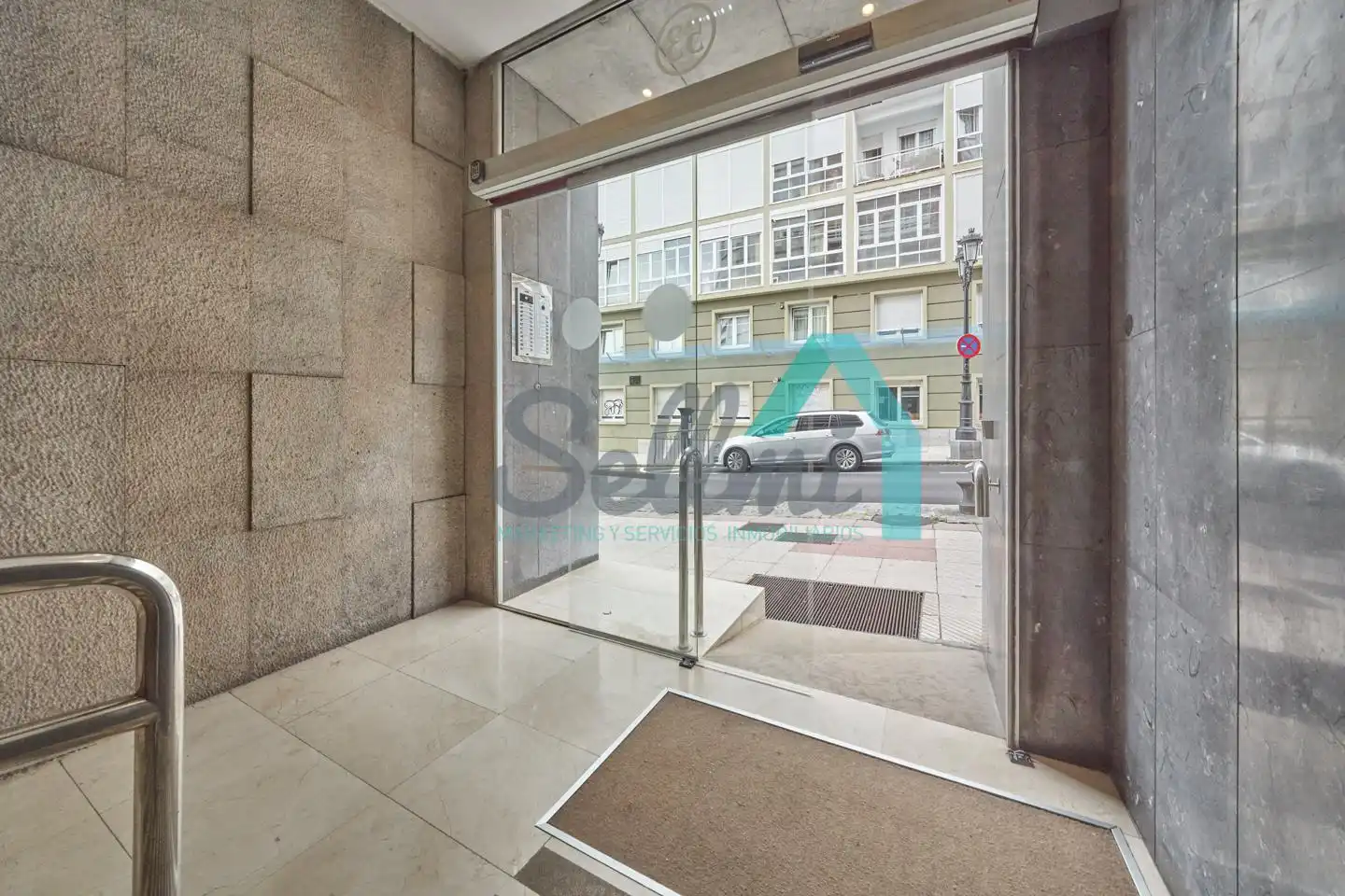 Parking of Flat for share in Oviedo   with Heating, Parquet flooring and Terrace
