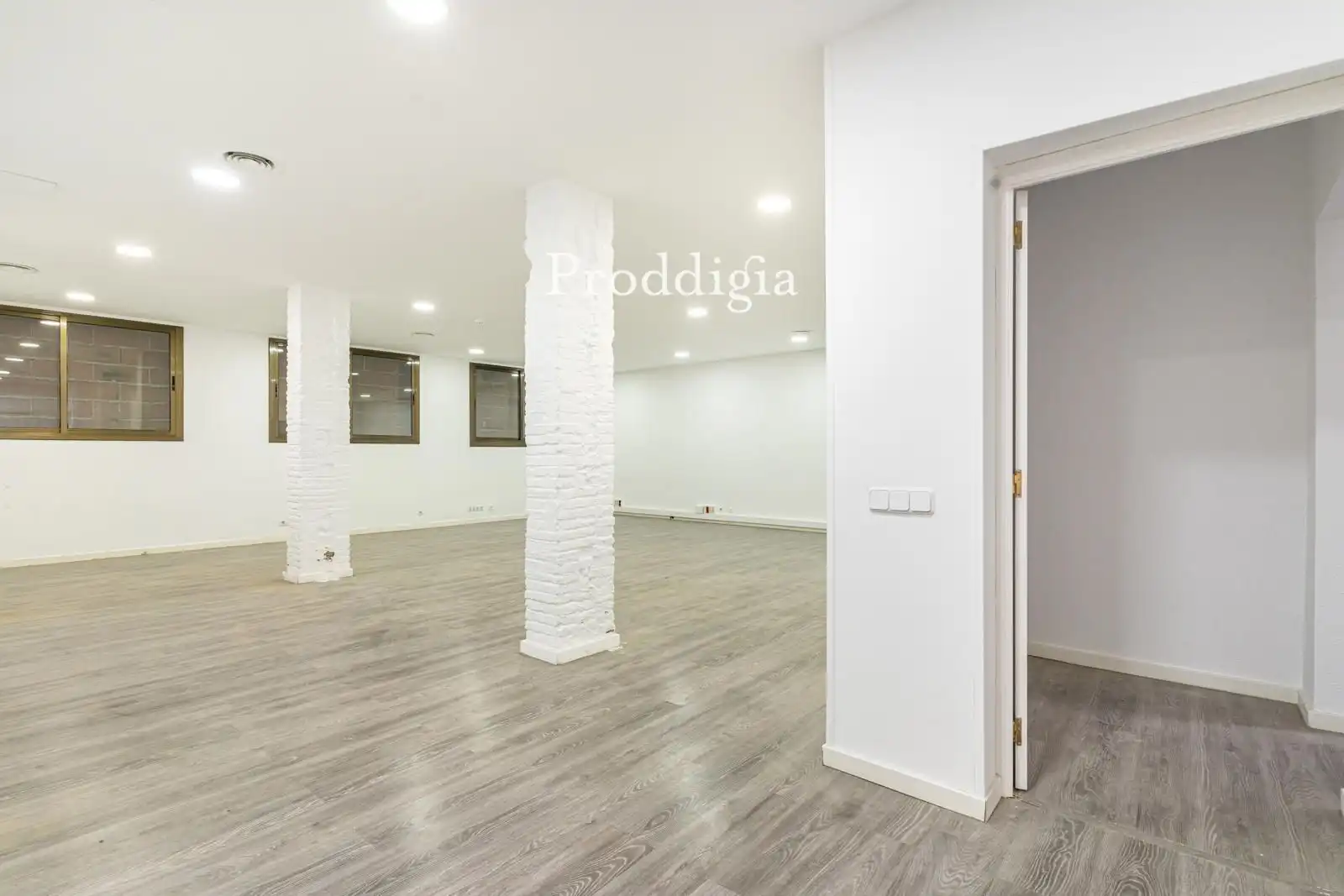 Office for sale in Barcelona  with Air Conditioner